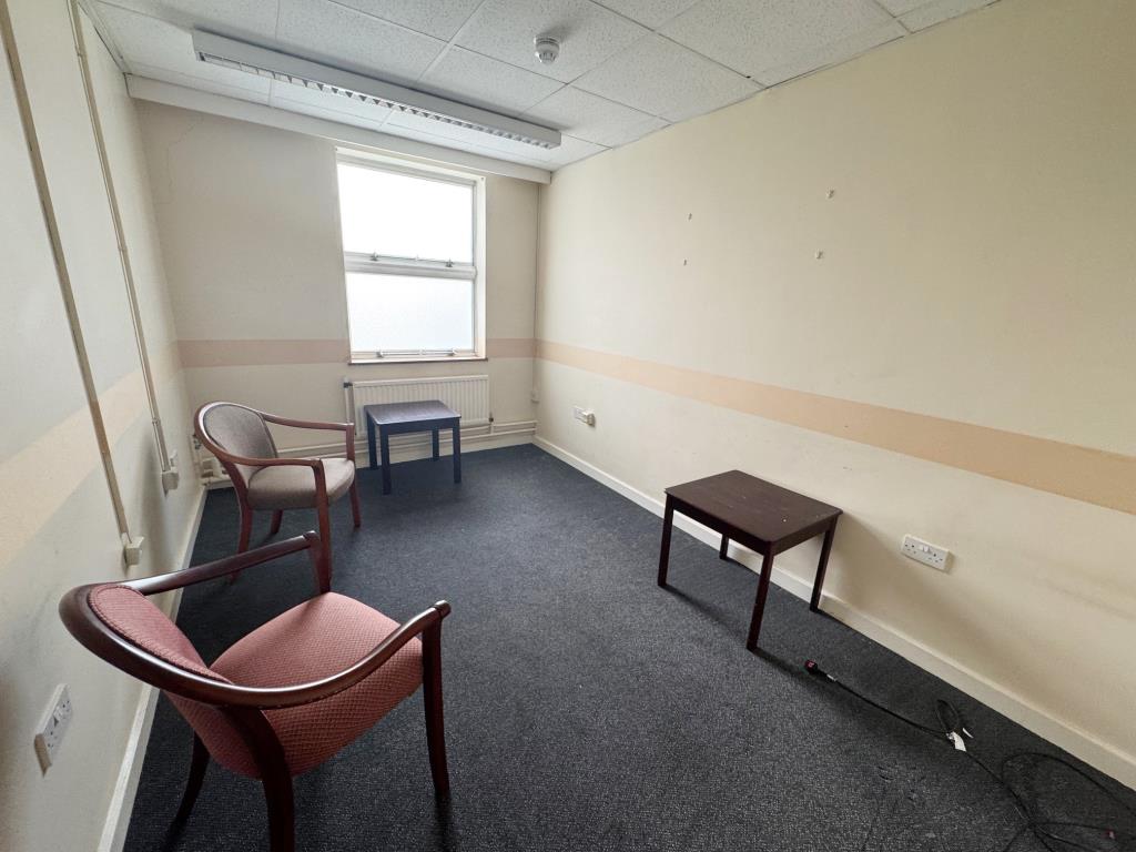 Lot: 64 - SUBSTANTIAL PREMISES WITH CAR PARK AND POTENTIAL ON ONE ACRE PLOT - room